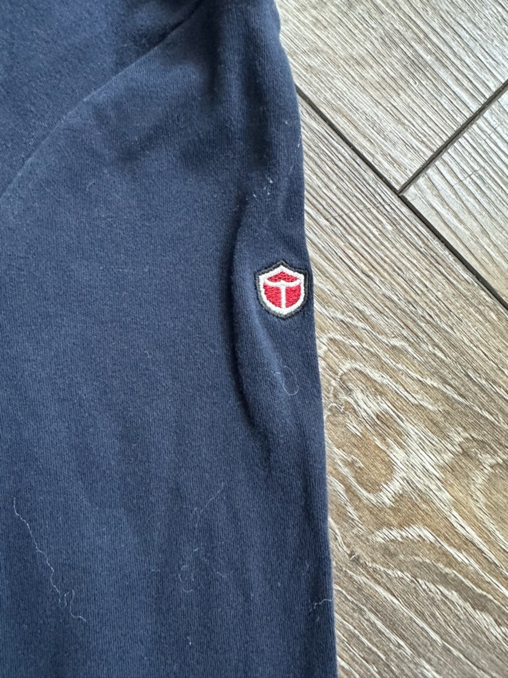 Red Canoe/ Navy Long-Sleeve Crewneck tee/ woman’s L/ 100 cotton - Picture 6 of 8